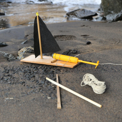 HB05 BATEAU A MOTEUR